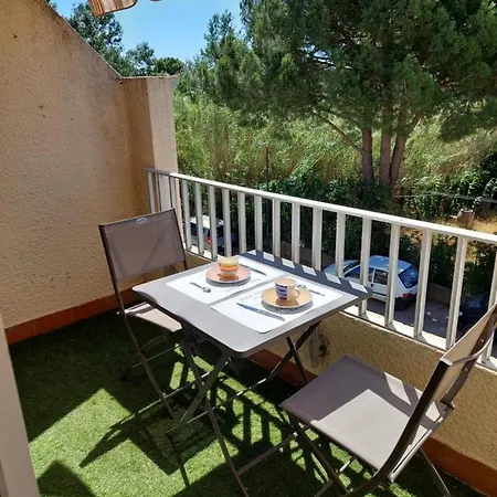 11 Le Tadorne Apartment *